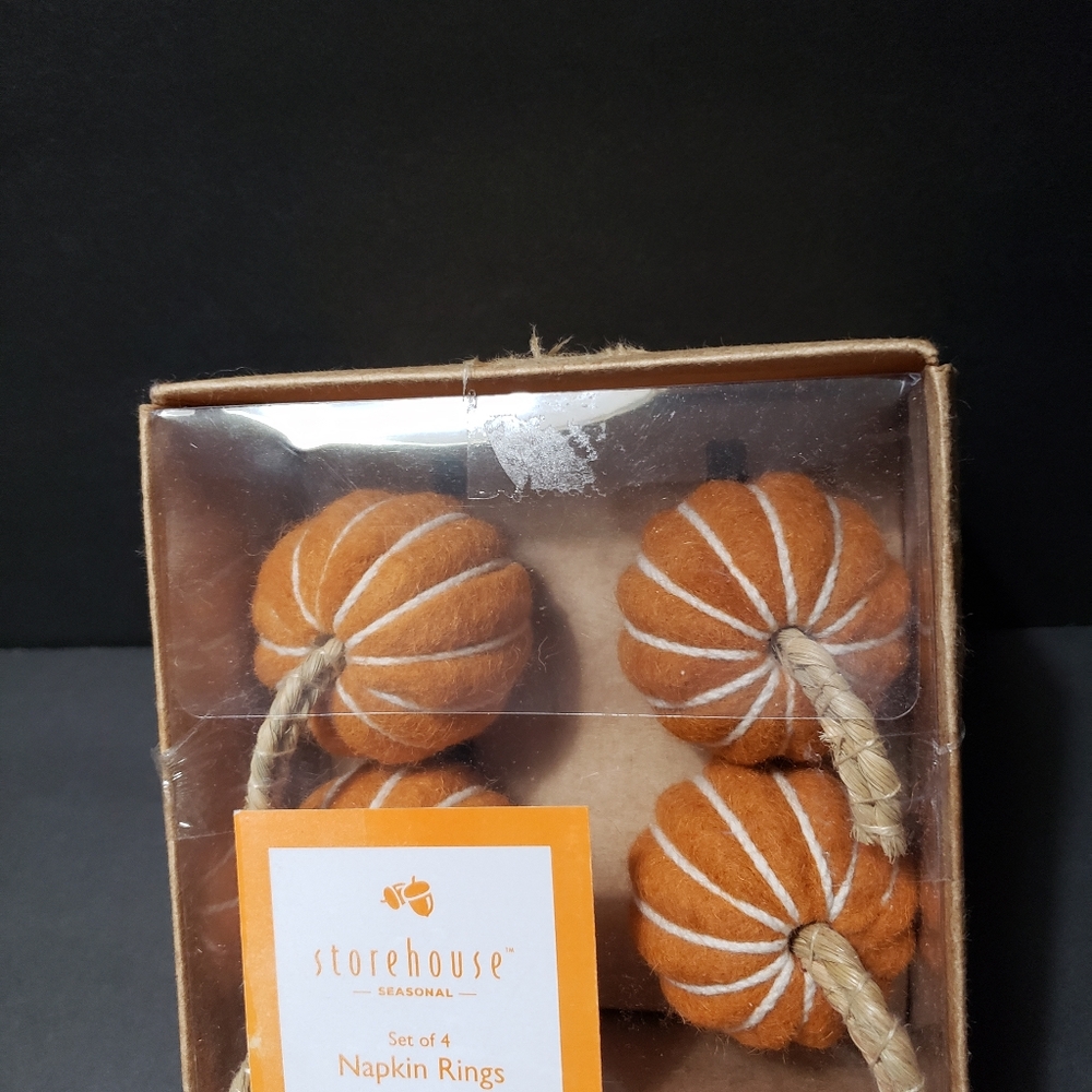 RARE & NEW! Set Of 4 STOREHOUSE  Halloween Pumpkins Napkin Rings